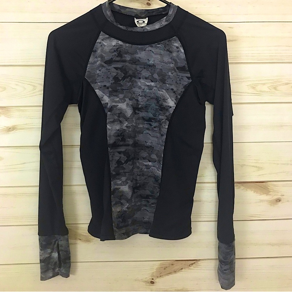Oakley Women’s Black and Gray Camouflage Long Sleeve Swim Rash Guard